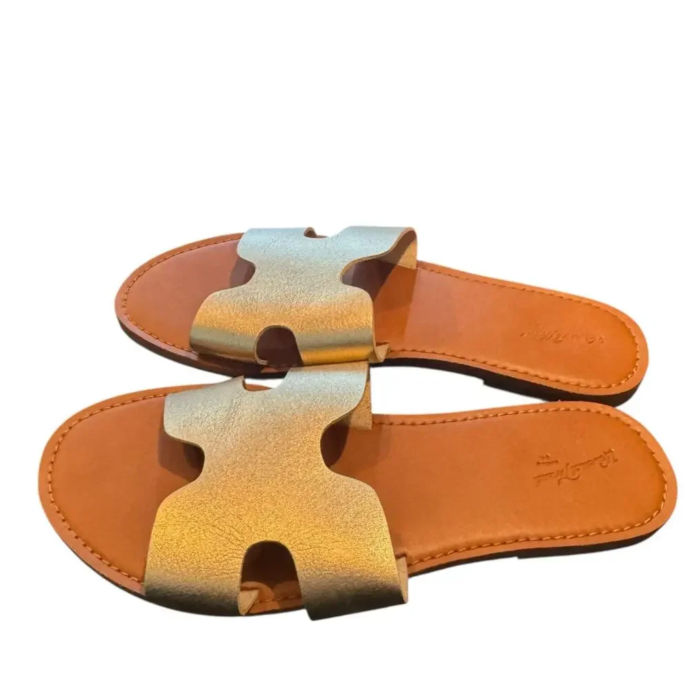 Universal Thread Size 10W Metallic Gold Flat Sandals Wide